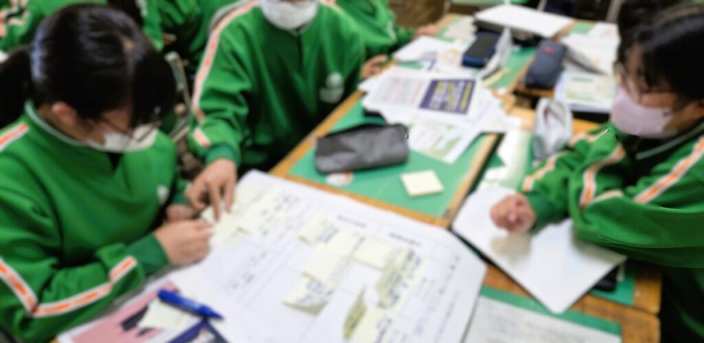 四倉中学校でのグループワークの様子